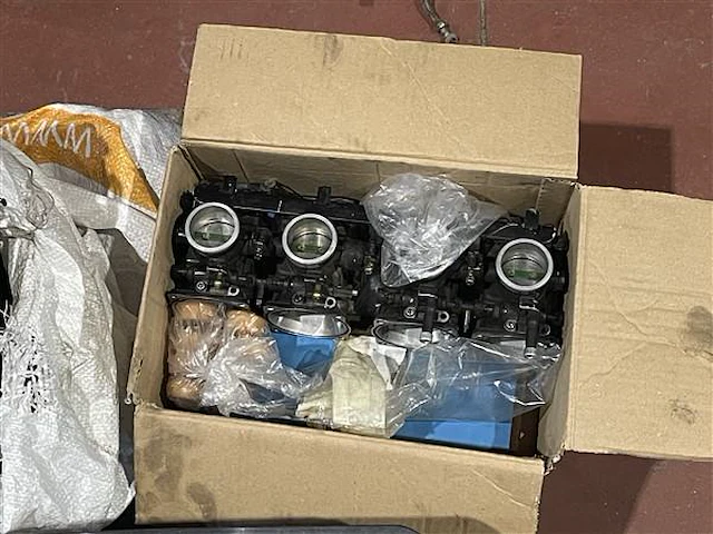 Partij bromfietsonderdelen - afbeelding 5 van  8