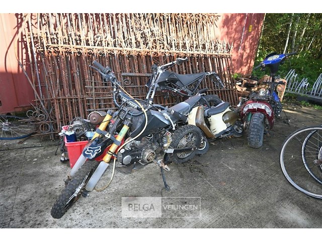 Partij brommer / scooterwrakken - afbeelding 1 van  10