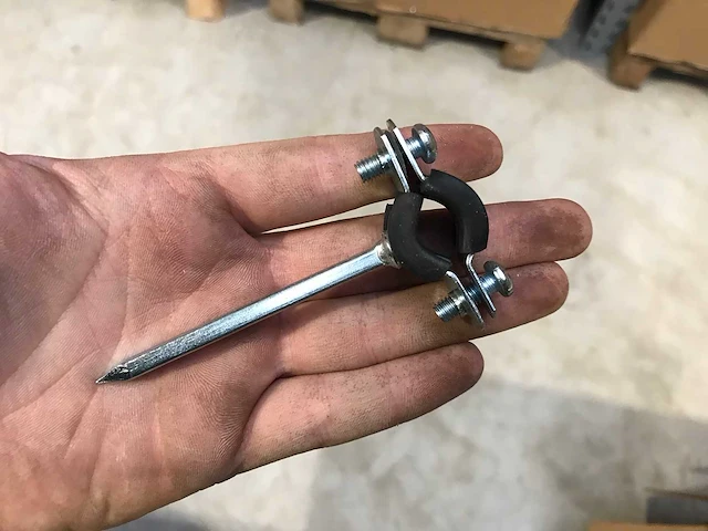 Partij buisbeugels/penbeugels met rubber. 2 modellen. 12-15mm en 21-23mm (818x) - afbeelding 5 van  6