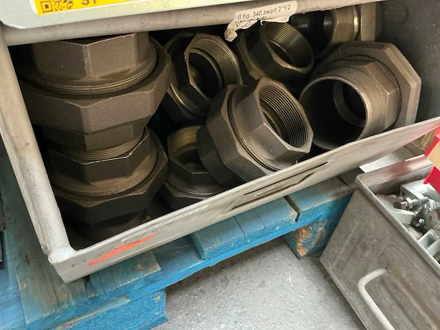 Partij buisfitting en koppelingen - afbeelding 2 van  12