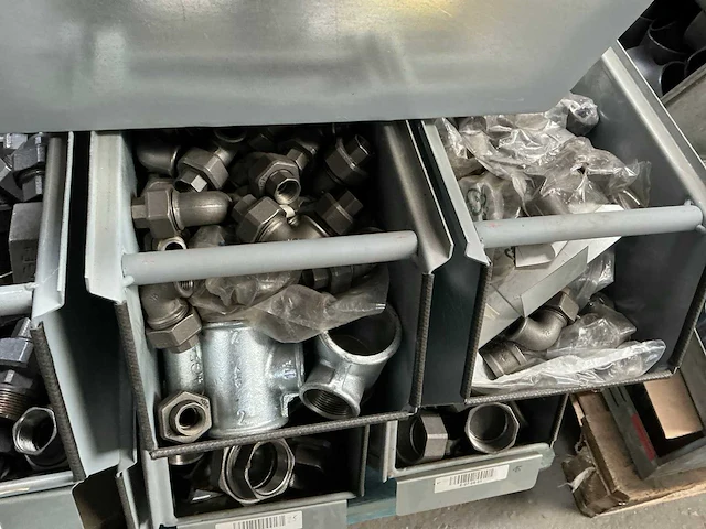 Partij buisfitting en koppelingen - afbeelding 5 van  10