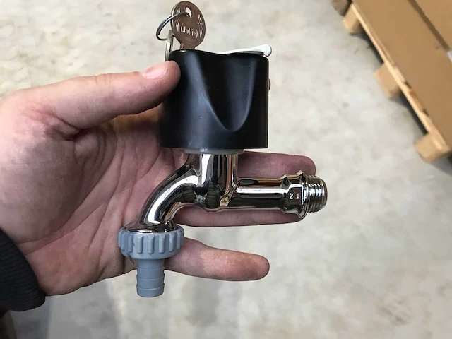 Partij buitenkraan tapkraan met slot 1/2" (107x) - afbeelding 4 van  6