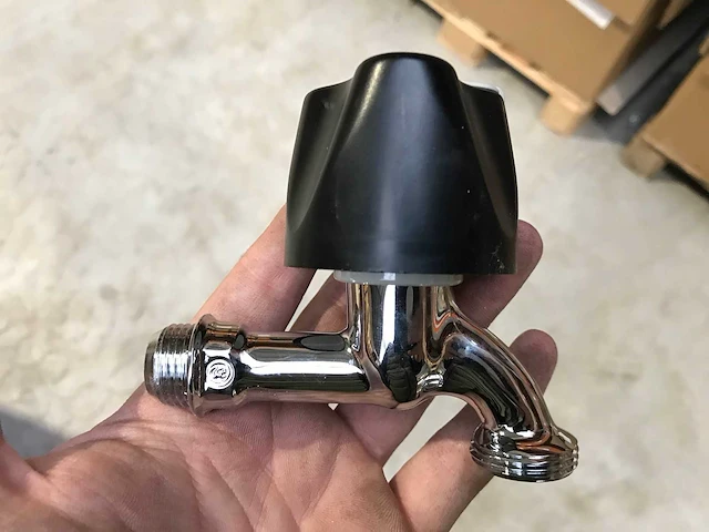 Partij buitenkraan tapkraan met slot 1/2" (107x) - afbeelding 6 van  6