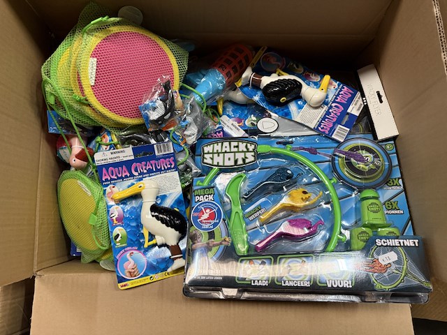 Partij buitenspeelgoed - afbeelding 1 van  9