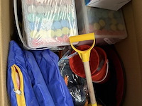 Partij buitenspeelgoed - afbeelding 1 van  6