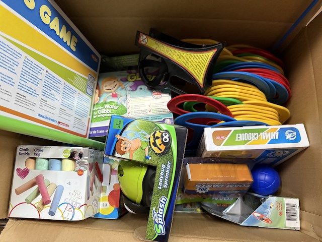 Partij buitenspeelgoed - afbeelding 1 van  8