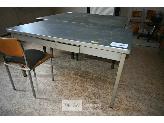 Partij bureautafels en stoelen - afbeelding 4 van  6
