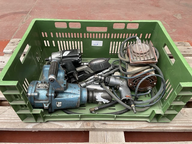 Partij compressor en gereedschappen - afbeelding 1 van  2