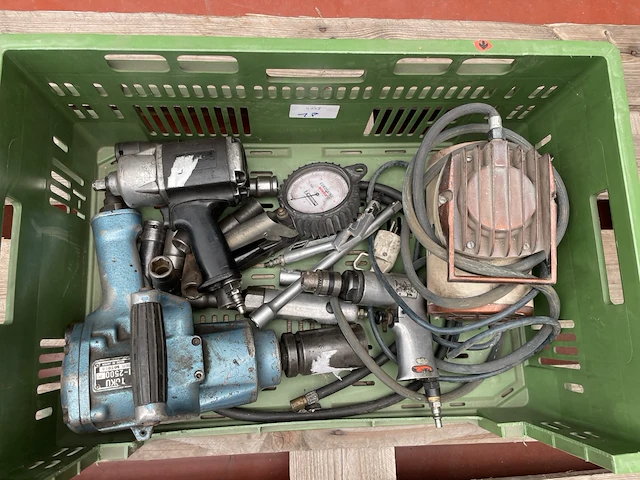 Partij compressor en gereedschappen - afbeelding 2 van  2
