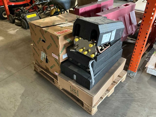 Partij cv-installatiemateriaal - afbeelding 1 van  8