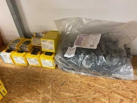 Partij dakplaatschroeven en houtschroeven - afbeelding 1 van  8