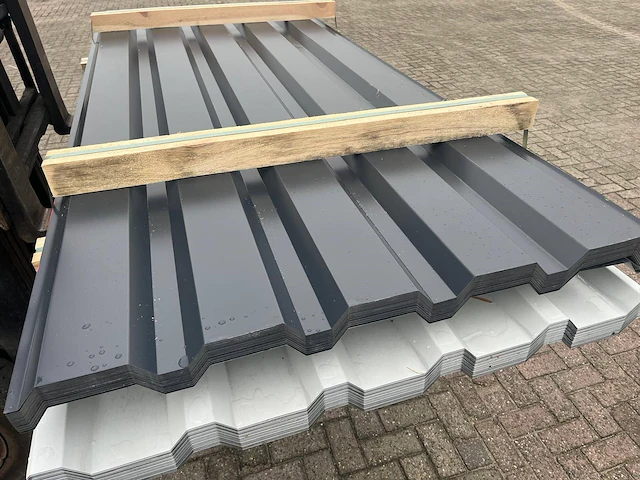 Partij dakplaten 250x107cm 25 stuks nieuw - afbeelding 1 van  1