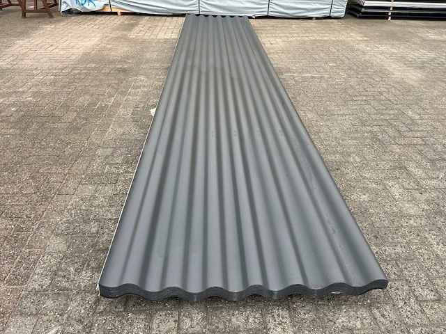 Partij dakplaten 595x111cm 27 stuks nieuw met antidrup doek - afbeelding 1 van  1