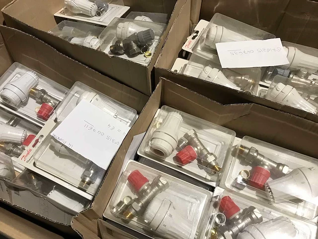 Partij danfoss thermostatische radiatorkranen (293x) - afbeelding 8 van  12