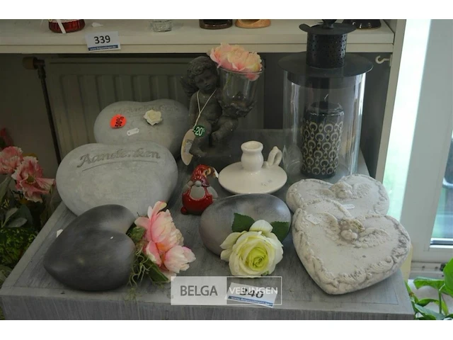 Partij deco materialen en kunstbloemen - afbeelding 1 van  5