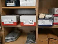 Partij deurbeslag en toebehoren incl rek - afbeelding 2 van  3