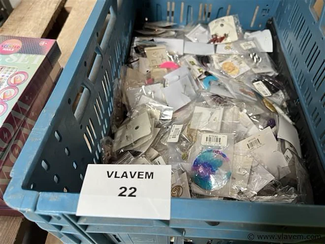 Partij div. fantasiejuwelen - afbeelding 1 van  3