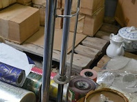 Partij div inpak materialen en houder voor inpakpapier - afbeelding 2 van  6