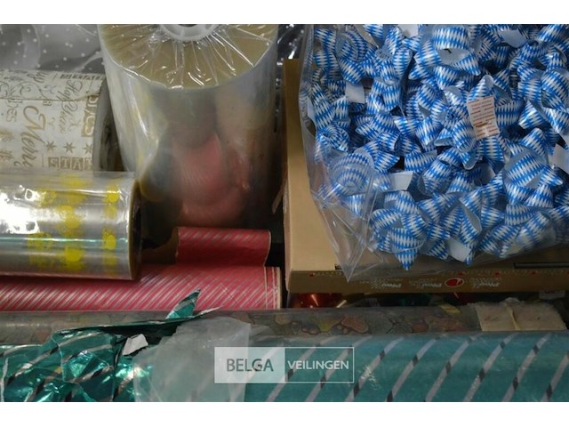 Partij div inpak materialen en houder voor inpakpapier - afbeelding 6 van  6
