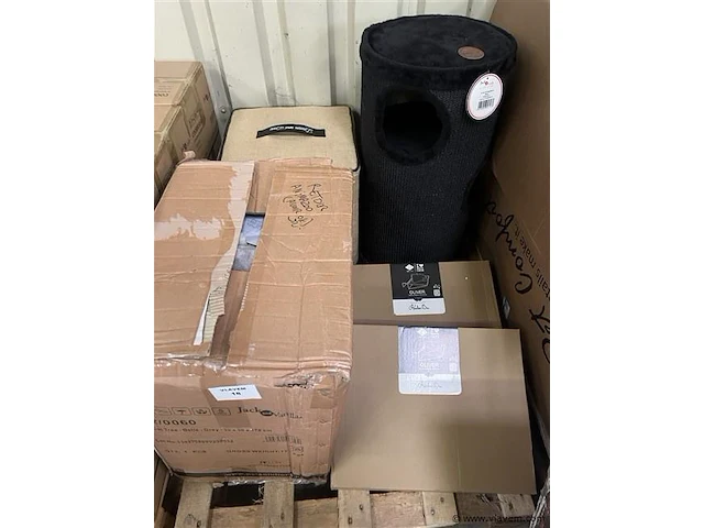 Partij div. katten krabpalen en verblijven - afbeelding 1 van  5