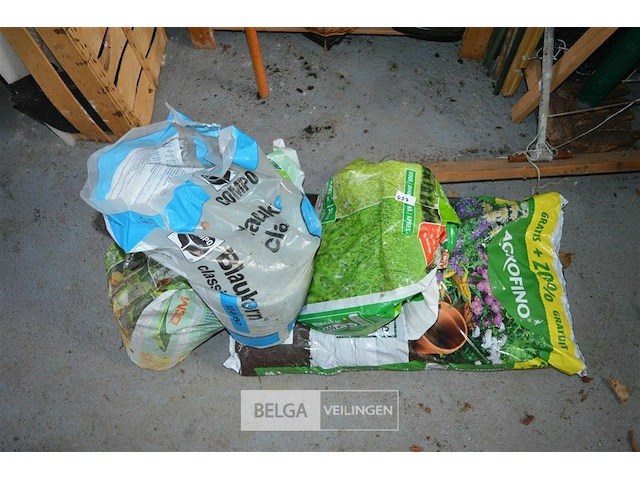 Partij div potgrond en voeding - afbeelding 1 van  4