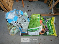 Partij div potgrond en voeding - afbeelding 1 van  4