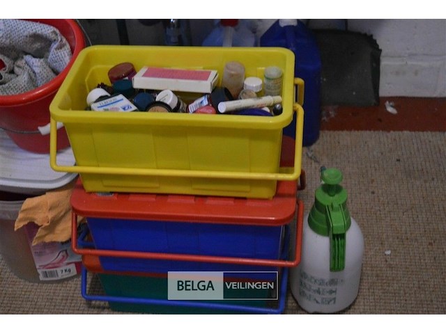 Partij div produkten en emmers - afbeelding 1 van  2