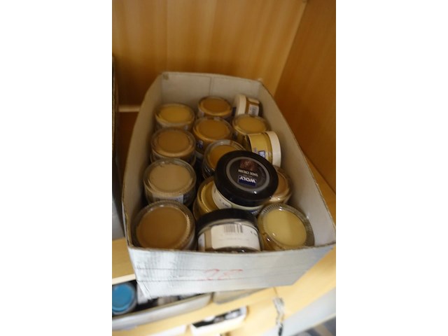 Partij div schoencrème samen met div - afbeelding 21 van  26