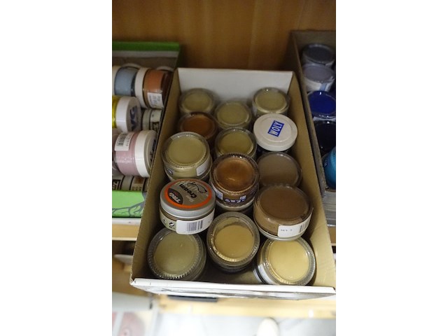 Partij div schoencrème samen met div - afbeelding 24 van  26