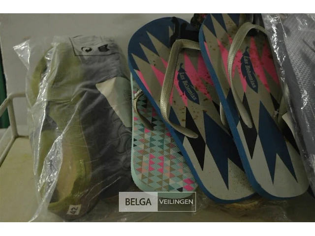 Partij div slippers - afbeelding 2 van  3