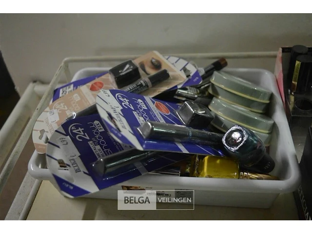 Partij div soorten make-up - afbeelding 3 van  8
