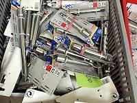 Partij div. verchroomde doppen enz. - afbeelding 1 van  1