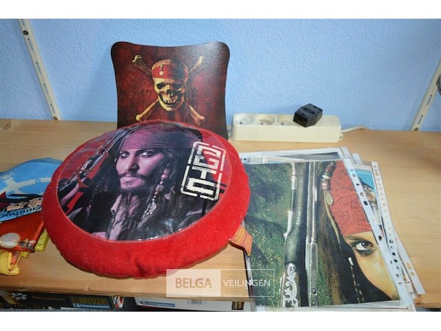 Partij div verzamelobjecten pirates of the caribbean - afbeelding 1 van  3