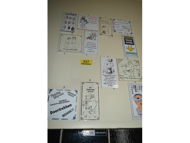 Partij div wc spreuken op tegels - afbeelding 1 van  7