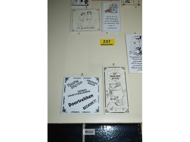 Partij div wc spreuken op tegels - afbeelding 2 van  7