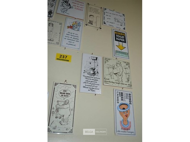 Partij div wc spreuken op tegels - afbeelding 3 van  7