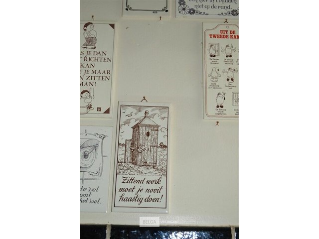 Partij div wc spreuken op tegels - afbeelding 7 van  7