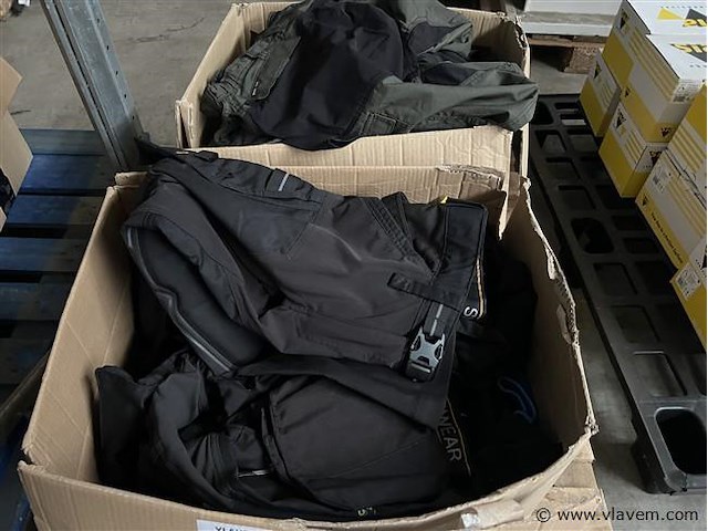 Partij div. werkkledij, (zonder pallet) - afbeelding 1 van  3
