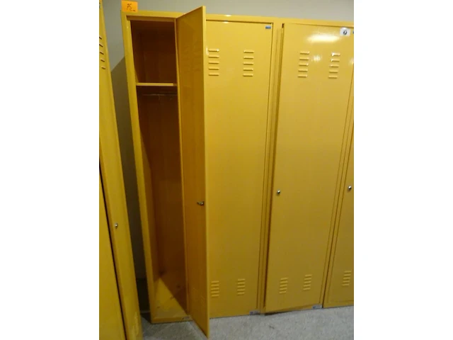 Partij diverese gele metalen lockers - afbeelding 5 van  5