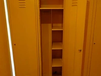 Partij diverese gele metalen lockers - afbeelding 3 van  5