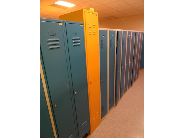Partij diverese gele metalen lockers - afbeelding 2 van  5