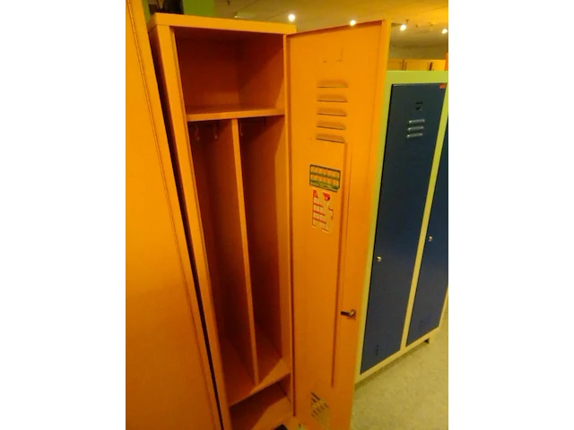Partij diverese gele metalen lockers - afbeelding 4 van  5