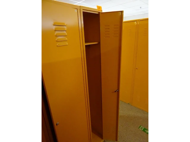 Partij diverese gele metalen lockers - afbeelding 4 van  4