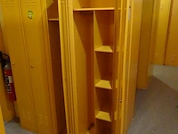 Partij diverese gele metalen lockers - afbeelding 2 van  4