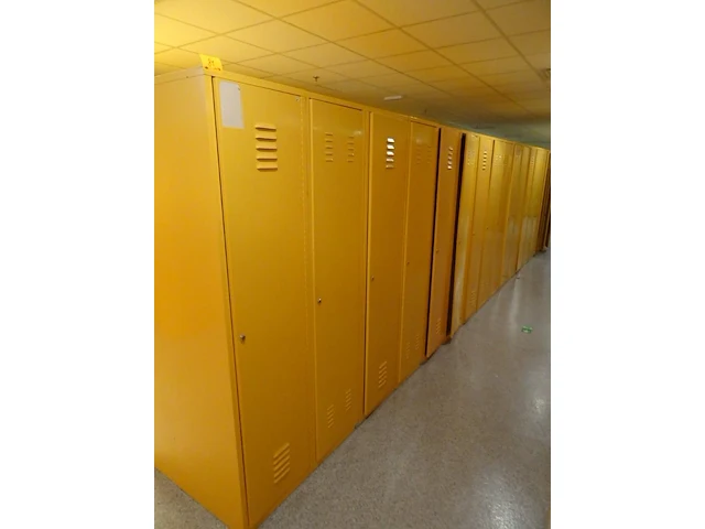 Partij diverese gele metalen lockers - afbeelding 3 van  3
