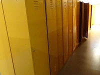 Partij diverese gele metalen lockers - afbeelding 3 van  5