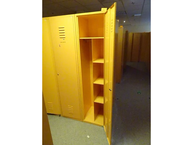 Partij diverese gele metalen lockers - afbeelding 5 van  5
