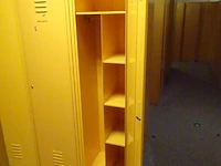 Partij diverese gele metalen lockers - afbeelding 5 van  5