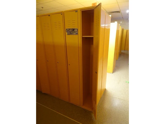 Partij diverese gele metalen lockers - afbeelding 2 van  5