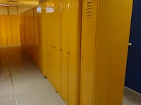 Partij diverese gele metalen lockers - afbeelding 1 van  3